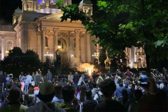 belgradSi-areulobebis-Sedegad-43-policieli-da-17-demonstranti-daSavda