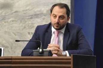 irakli-mezurniSvilis-gancxadebiT-imaSi-rom-ivaniSvili-saarCevno-Stabis-Sexvedras-onlain-reJimSi-daeswro-saeWvo-araferia