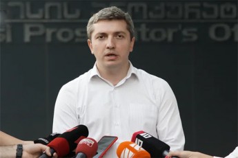 SaqaraSvilis-saqmeze-dakavebulTa-advokatebi-fotograf-iakob-bregvaZisa-da-vaxo-axvledianis-gamokiTxvas-apireben