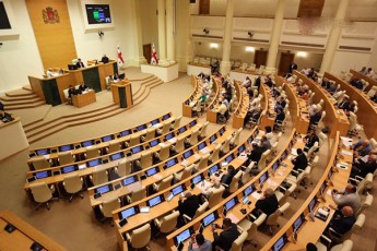 parlamentma-eleqtronuli-komunikaciebis-Sesaxeb-kanonproeqti-mesame-mosmeniT-daamtkica