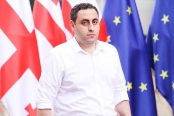 giorgi-vaSaZe-batono-gaxaria-premier-ministroba-kabinetSi-jdoma-da-iqidan-saubari-ar-aris
