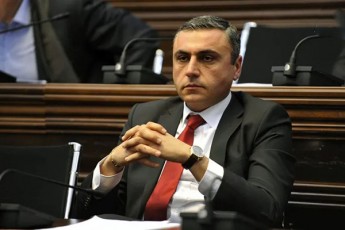 daviT-maTikaSvili-senatis-mxridan-damtkicebulma-aqtma-wertili-dausva-oponentebis-mxridan-manipulaciis-mcdelobas---dokumentSi-kriminalis-gvari-ar-moxvda