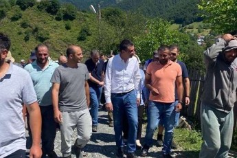 premier-ministrma-raWaSi-sofel-RebSi-stiqiiT-Seqmnili-problemebi-uSualod-mosaxleobisgan-moismina