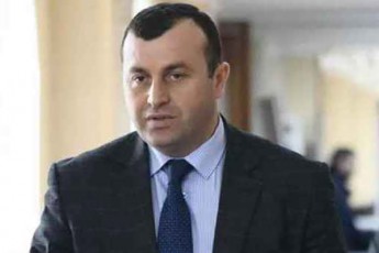 SaqaraSvilis-saqmeze-arasrulwlovani-mowmeebis-advokatis-gancxadebiT-gamoZiebis-mxridan-misi-dacvis-qveS-myofebze-zewola-xorcieldeba