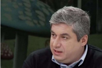 gogla-Jvania-busa-muclis-areSia-daWrili-da-am-dromde-xeCinaSvilis-klinikaSi-rCeba