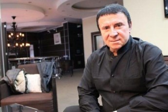 daiwyeba-ufro-saSineli-ram--cnobili-eqstrasensi-anatoli-kaSpirovski-koronavirusze-da-vaqcinaze-saubrobs