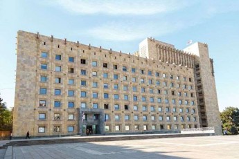 IRI-gamokiTxulTa-59-premier-ministris-administraciis-muSaobas-dadebiTad-afasebs