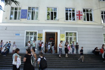 skolebSi-swavla-15-seqtembers-daiwyeba