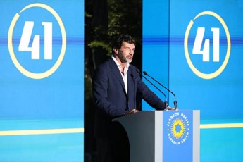 kaxa-kalaZe-qarTulma-ocnebam-xelisuflebaSi-mosvlis-dRidan-mTavar-Rirebulebad-adamiani-gamoacxada