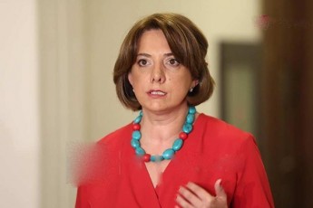 salome-samadaSvili-ratom-ar-ifiqra-daviT-baqraZem-rom-misi-Tavdasxma-mixeil-saakaSvilze-Zalian-Zviri-daujdebaT-maJoritarobis-kandidatebs-evropuli-saqarTvelodan