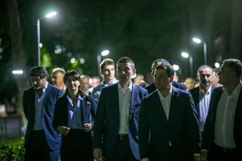 qarTuli-ocnebis-liderebma-rusTavSi-merab-kostavas-ganaxlebuli-gamziri-daaTvalieres