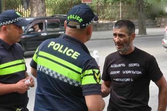 SaqaraSvilis-ganzrax-mkvlelobaSi-braldebuli-arasrulwlovnis-mama-dRes-prokuraturis-win-karvis-gaSlas-apirebs