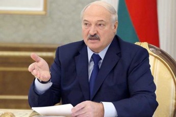 aleqsandr-lukaSenko-qveyenaSi-ar-aris-imdeni-portfeli-ramdeni-adamianic-maT-misaRebad-rigSi-dgas-cocxebi-da-niCbebi-gvaqvs-mogamaragebT