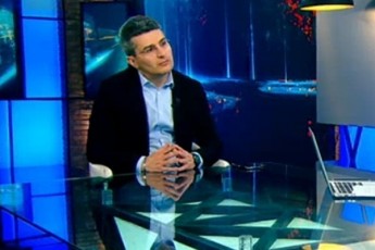 mamuka-mdinaraZe-erTnairad-amoraluria-fizikuri-pirebis-mier-fulis-Sovnis-gadawyvetileba-da-nacionaluri-moZraobis-mier-am-sakiTxiT-politikuri-qulebis-dawera