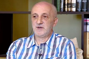 gia-xuxaSvili-politikuri-elita-gadamwifebuli-Tineijeria-rac-awyobs-imas-ijerebs-rac-ar-awyobs-tyuilia---TiTqos-NDI-s-mimarT-reveransebia-amasTan-Seuracxyofas-ayeneben