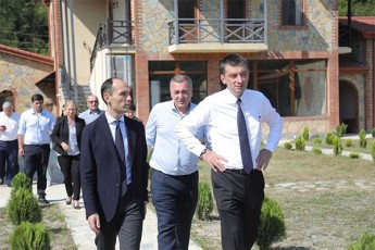 premier-ministrma-mTavrobis-wevrebTan-erTad-meRvineoba-barakoni-daaTvaliera