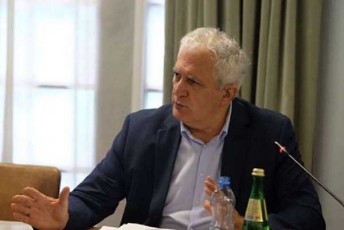 amiran-gamyreliZe-moeSva-mosaxleoba-amitom-Zalian-gTxovT-davicvaT-yvela-saWiro-rekomendacia