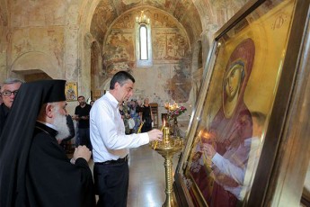 premier-ministrma-mosaxleobas-mariamobis-dResaswauli-xobis-RvTismSoblis-miZinebis-taZridan-miuloca