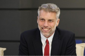 sebastian-molineusi-proeqti-Log-in-Georgia-xels-Seuwyobs-finansurad-xelmisawvdomi-maRalsiCqariani-internetis-miwodebas