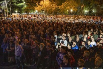 okupirebuli-cxinvalis-ew-mTavrobis-saxlTan-xalxmravali-saprotesto-aqcia-mTeli-Ramis-ganmavlobaSi-mimdinareobda