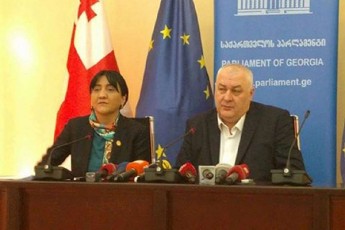 ramdenad-kanonierad-finansdeba-patriotTa-aliansi---politikuri-Sefasebebi