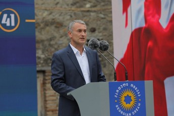vaxtang-maisuraZe-darwmunebuli-var-gjeraT-rom-kaspSi-dabadebuli-kacisTvis-Tavisi-Tanaqalaqelis-msaxureba-didi-pasuxismgeblobaa