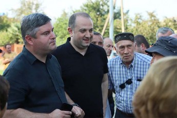 irakli-Ciqovani-adgilobriv-mosaxleobas-uCaSonasa-da-ofaCxafuSi-Sexvda
