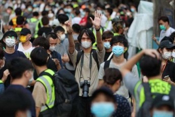hong-kongSi-saprotesto-aqciebze-asobiT-demonstranti-daakaves