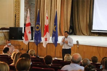 aleqsandre-mowerelia-martvilSi-skolis-pedagogebs-Sexvda