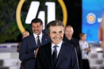 biZina-ivaniSvili-Cven-TqvenTan-erTad-waviyvanT-qveyanas-win-ganviTarebisken-da-warmatebisken-TiToeuli-ojaxis-keTildReobisken