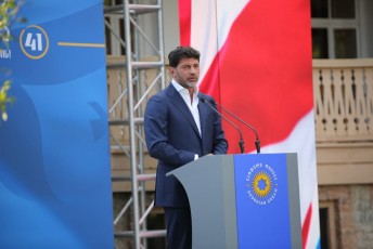 CemTvis-didi-pativia-rom-dRes-didi-istoriisa-da-kulturis-mqone-mxareSi-vimyofebi-sadac-sakuTari-kuTxisa-da-qveynis-moyvaruli-amayi-da-mSromeli-xalxi-cxovrobs