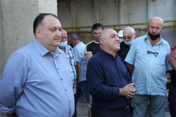 ioseb-xaxaleiSvili-Cven-gverdiT-davudgebiT-transportelebs-da-vici-rom-isinic-CvenTan-erTad-izruneben-qalaqze