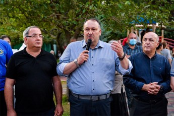 ioseb-xaxaleiSvili-Cven-unda-viyoT-Zlierebi-raTa-msgavsi-moulodneli-problemebis-dros-myarad-vidgeT-fexze