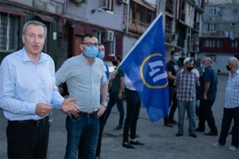 baTumis-maJoritari-deputatobis-kandidatebis-Sexvedrebi-grZeldeba