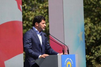 kaxa-kalaZe-dRes-CemTvis-aq-dgoma-gansakuTrebiT-amaRelvebelia-swored-am-qalaqSi-gavatare-yvelaze-tkbili-bavSvobis-wlebi