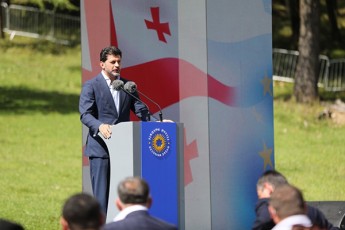 kaxa-kalaZe-dRes-qarTuli-ocnebis-gundTan-erTad-vimyofebi-tyibulSi--patiosani-patrioti-da-mSromeli-adamianebis-qalaqSi