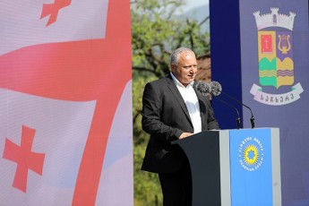paata-kviJinaZem-saCxereSi-mimdinare-da-momaval-infrastruqturul-proeqtebze-isaubra