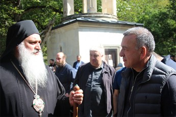 goCa-enuqiZe-RvTismSoblobis-dResaswaulTan-dakavSirebiT-sazeimo-wirvas-axlad-reabilitirebul-WeliSis-mamaTa-monasterSi-daeswro