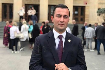 prokurori-mixeil-ramiSvili-xelovnurad-cdilobda-kiTxvebisTvis-Tavi-aeridebina-emociuri-gamosvlebiT-gangeb-aWianurebda-da-Zabavda-viTarebas