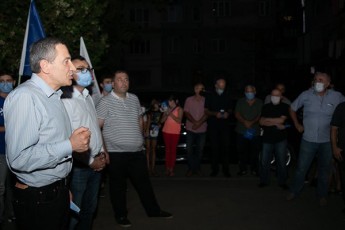 resan-konceliZe--umaRlesi-sabWos-maJoritarobis-kandidat-tite-aroSiZesTan-erTad-tabiZisa-da-leoniZis-quCis-amomrCevlebs-Sexvda