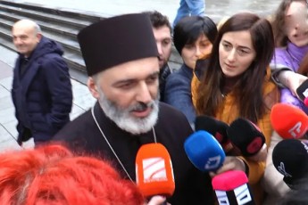 dekanozi-andria-jaRmaiZe-eklesiis-Svilebi-arian-nebismier-partiaSi---mRvdelmTavrebs-aqvT-Tavisufleba-rom-Tavisi-azri-gamoTqvan