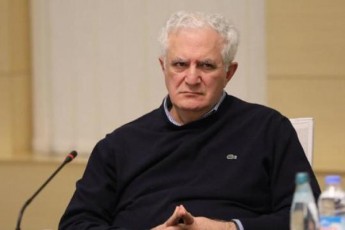 amiran-gamyreliZe-bevri-ramea-mediaze-damokidebuli-rom-panika-ar-Seiqmnas