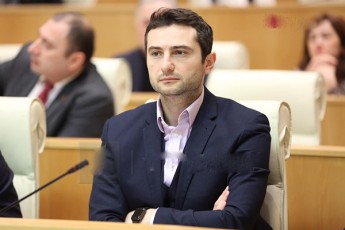 kaxa-kuWava-nebismier-Zaladobas-pasuxi-unda-gaeces-miuxedavad-imisa-Tu-romeli-partiis-mxardamWerebidan-modis