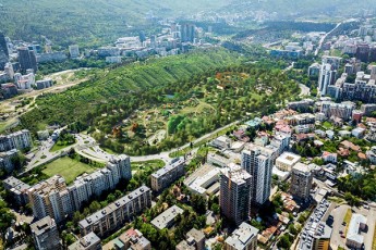 gia-abaSiZe-biZina-ivaniSvili-Cveni-qveynis-istoriaSi-aris-uprecedento-masStabis-qvelmoqmedi-SegaxsenebT