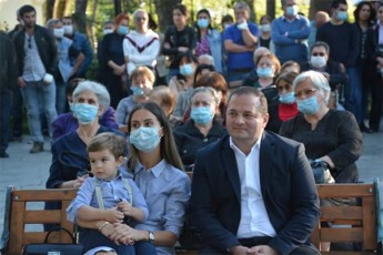 mcxeTis-duSeTis-TianeTis-da-yazbegis-saarCevno-olqSi-qarTuli-ocnebis-mJoritari-deputatobis-kandidati-Salva-kereseliZe-duSeTSi-mcxovreb-mosaxleobas-Sexvda