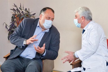 ioseb-xaxaleiSvili-quTaisis-me-2-da-me-5-poliklinikebis-medpersonals-Sexvda
