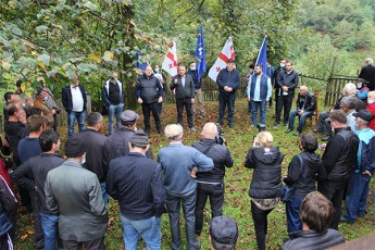 qarTuli-ocneba--demokratiuli-saqarTvelos-maJoritari-deputatobis-kandidati-vasil-CigogiZeCoxataurSi-mosaxleobas-Sexvda