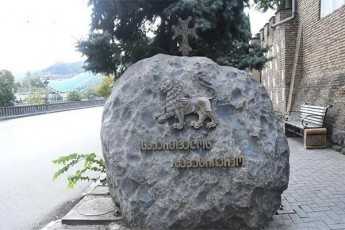 sapatriarqo-garkveuli-Zalebi-cdiloben-eklesiis-pozicias-politikuri-sarCuli-daudon-saqarTvelosa-da-azerbaijans-Soris-megobrul-urTierTobas-ki-Crdili-miayenon