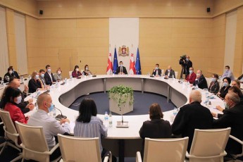 premier-ministri-jandacvis-ministrTan-erTad-klinikebis-warmomadgenlebs-Sexvda