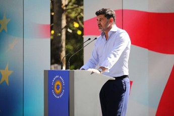 kaxa-kalaZe-Tuki-erTxel-mainc-ewveva-am-lamaz-da-gulRia-xalxiT-dasaxlebul-mxares-sadac-stumar-maspinZlobac-gansakuTrebuli-ician